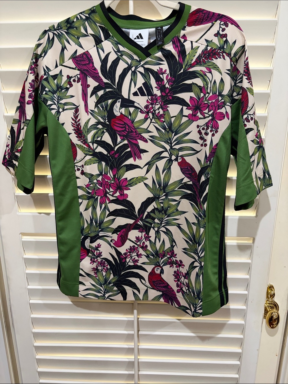 adidas Farm Rio Women’s Pink & Green Tropical Print Athletic Jersey. Small NWT